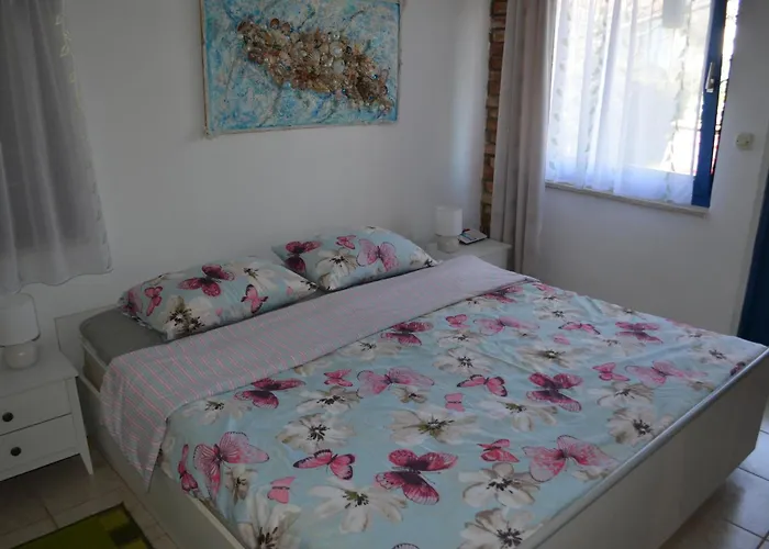 Apartment Retro In Nature Pula